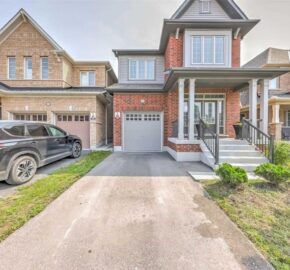 Stunning Detached 4 Bed Rooms Home